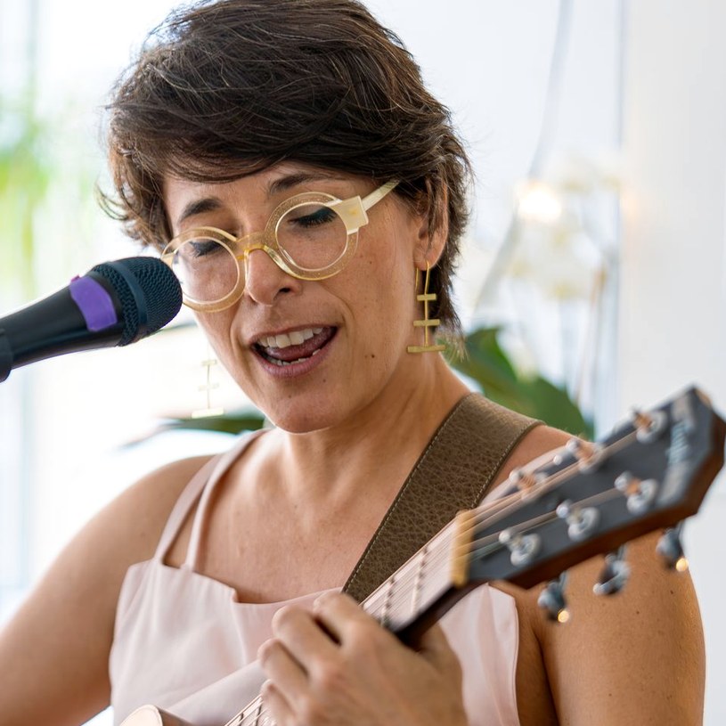 Nadia Ferreira, Singer-songwriter